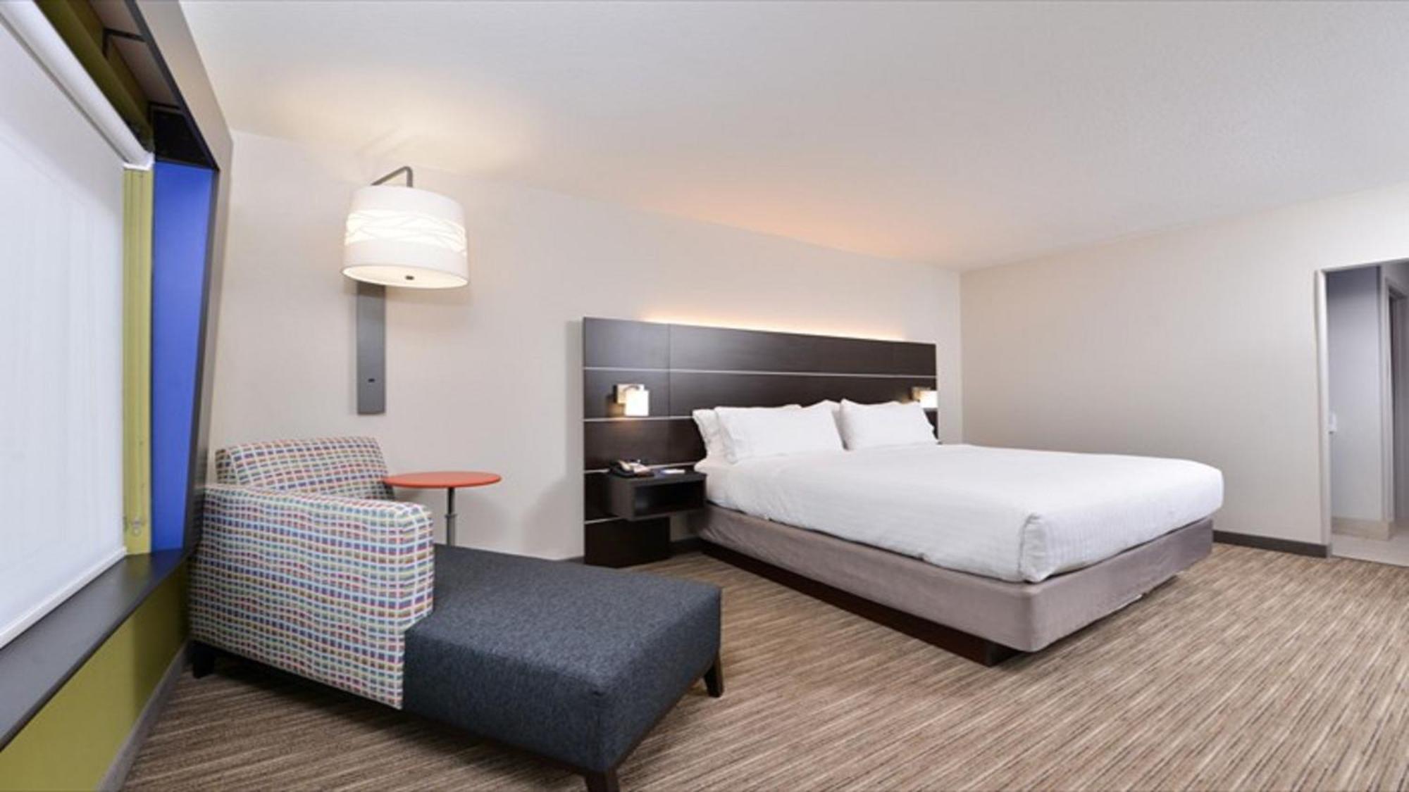 Holiday Inn Express & Suites - Parkersburg East By Ihg Exteriör bild