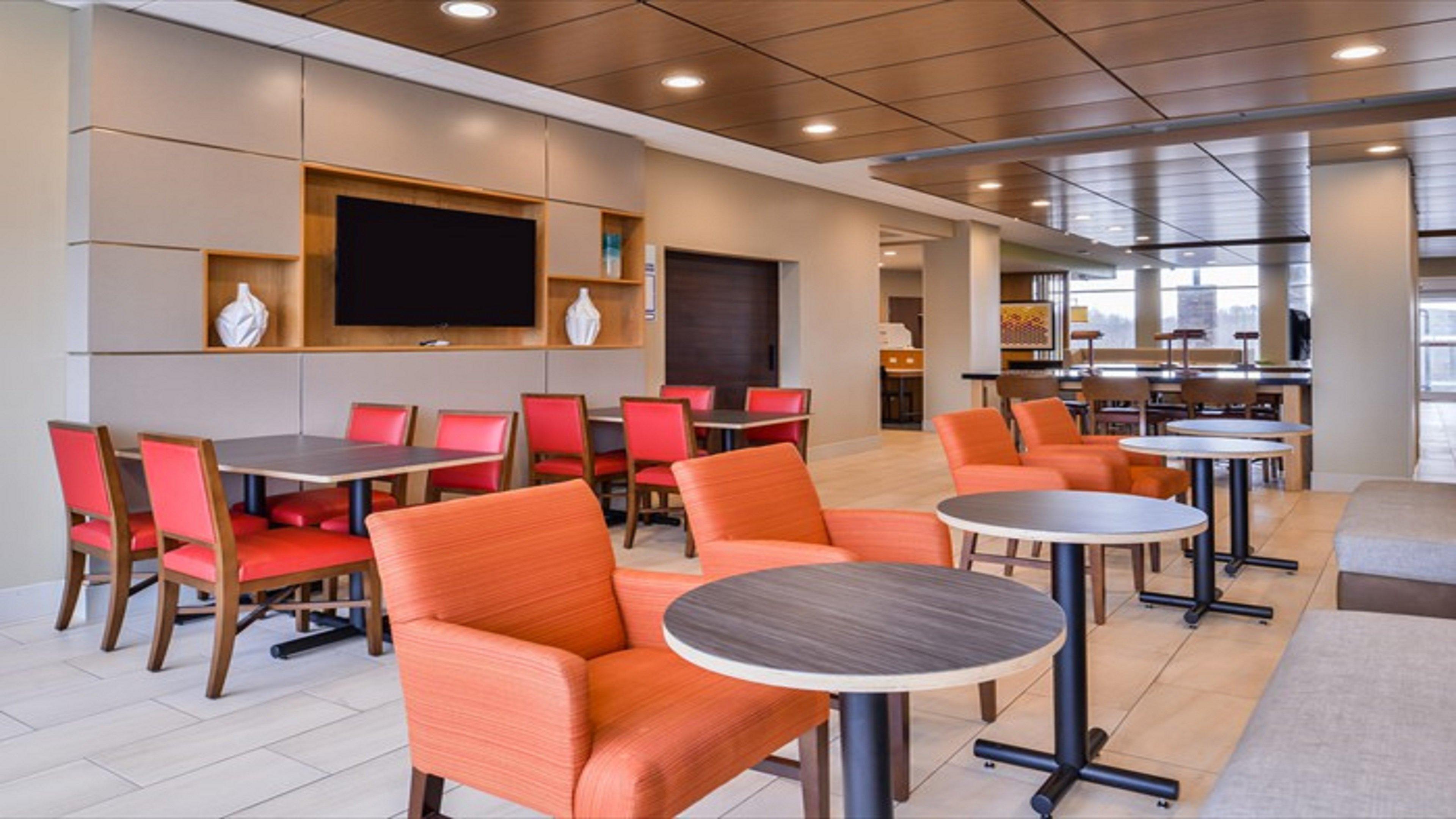 Holiday Inn Express & Suites - Parkersburg East By Ihg Exteriör bild