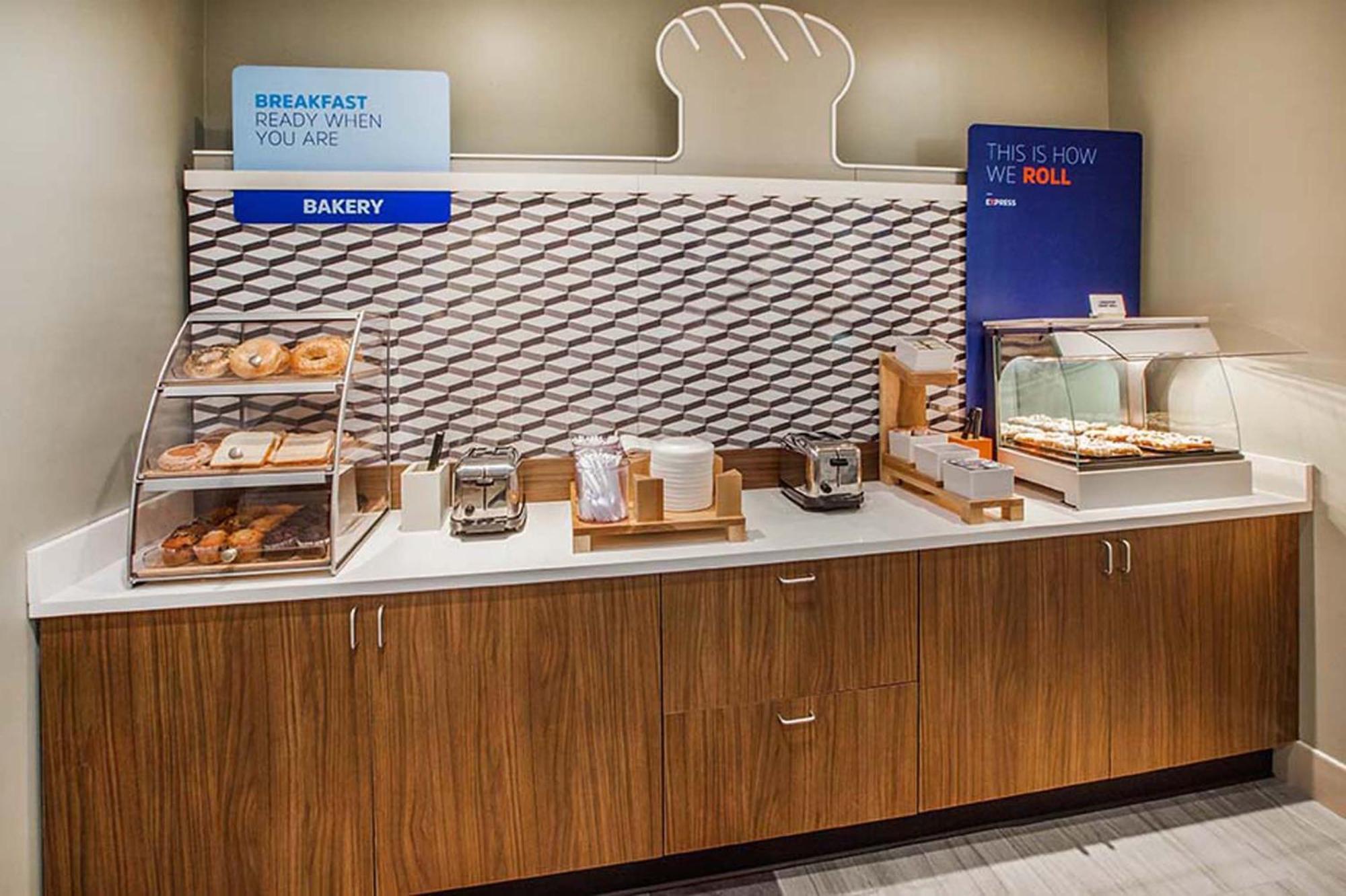 Holiday Inn Express & Suites - Parkersburg East By Ihg Exteriör bild
