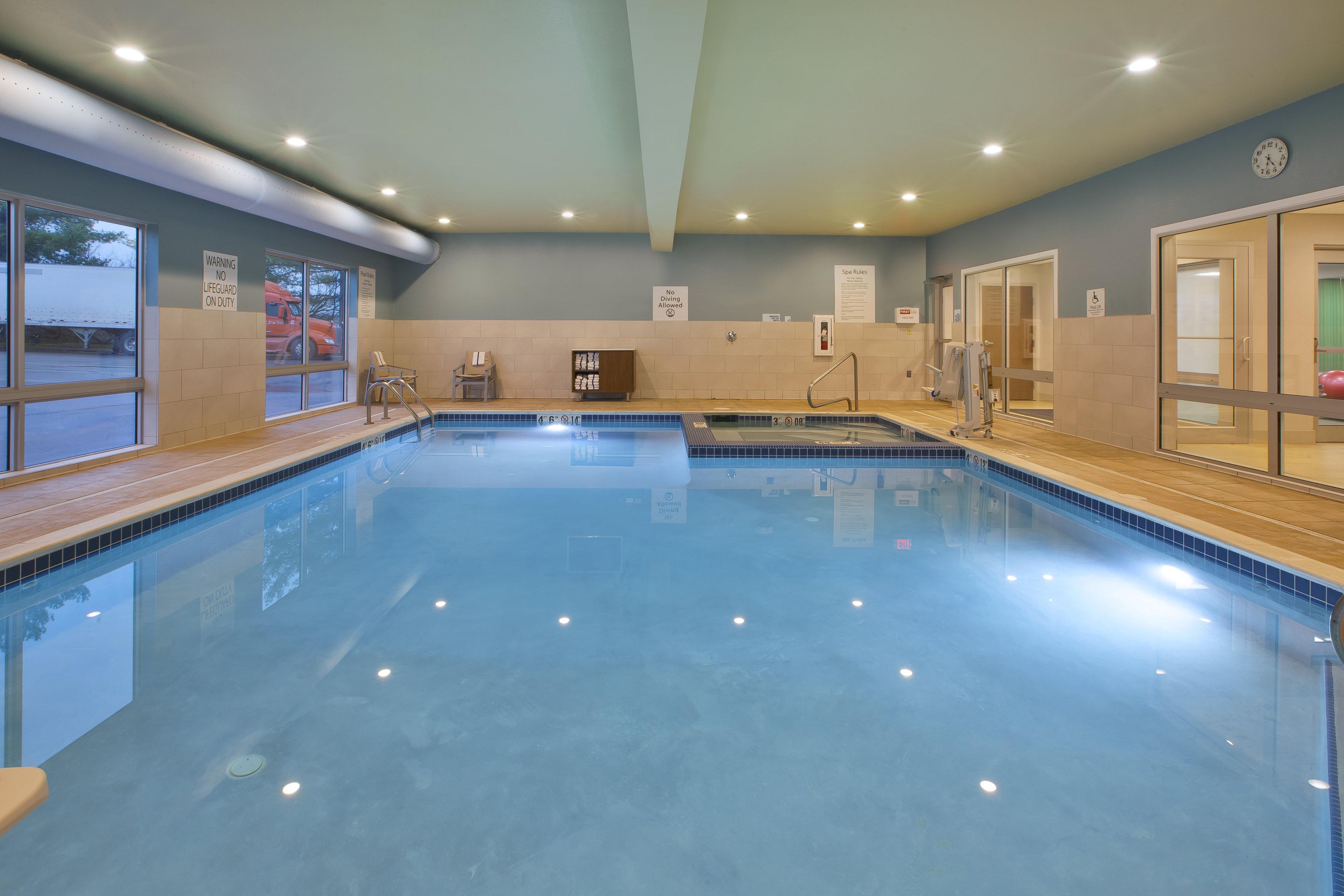 Holiday Inn Express & Suites - Parkersburg East By Ihg Exteriör bild