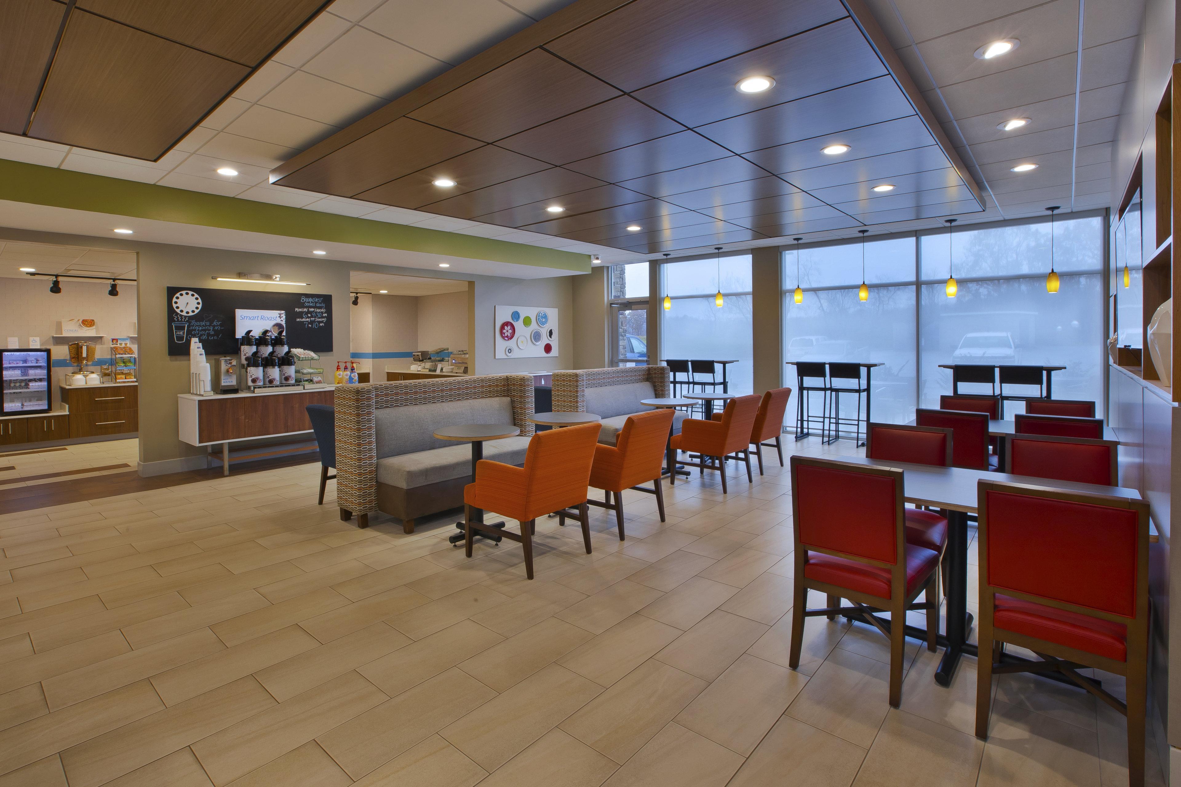 Holiday Inn Express & Suites - Parkersburg East By Ihg Exteriör bild