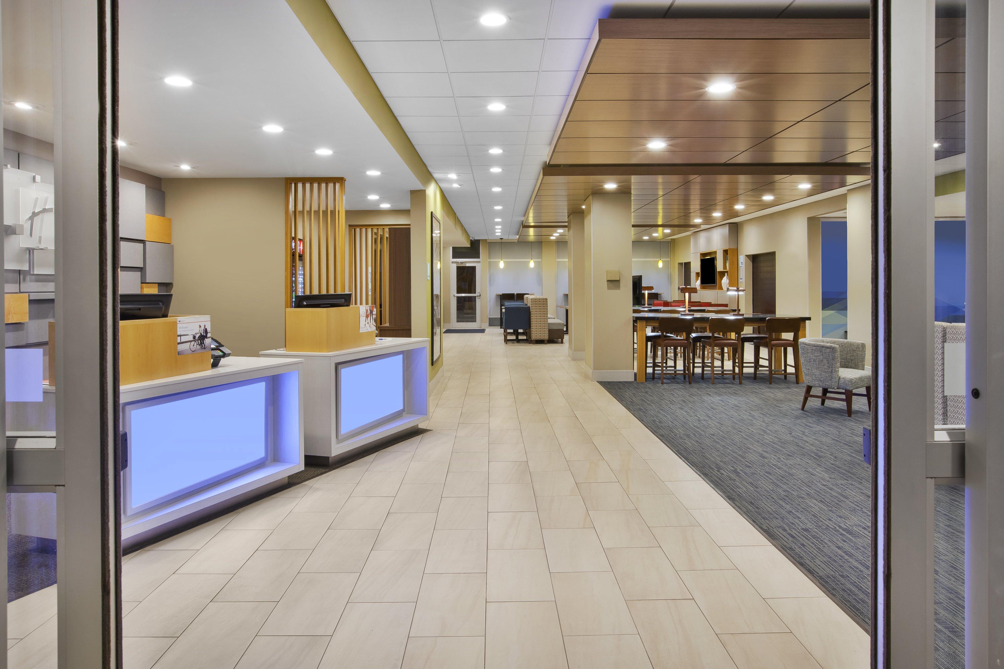 Holiday Inn Express & Suites - Parkersburg East By Ihg Exteriör bild