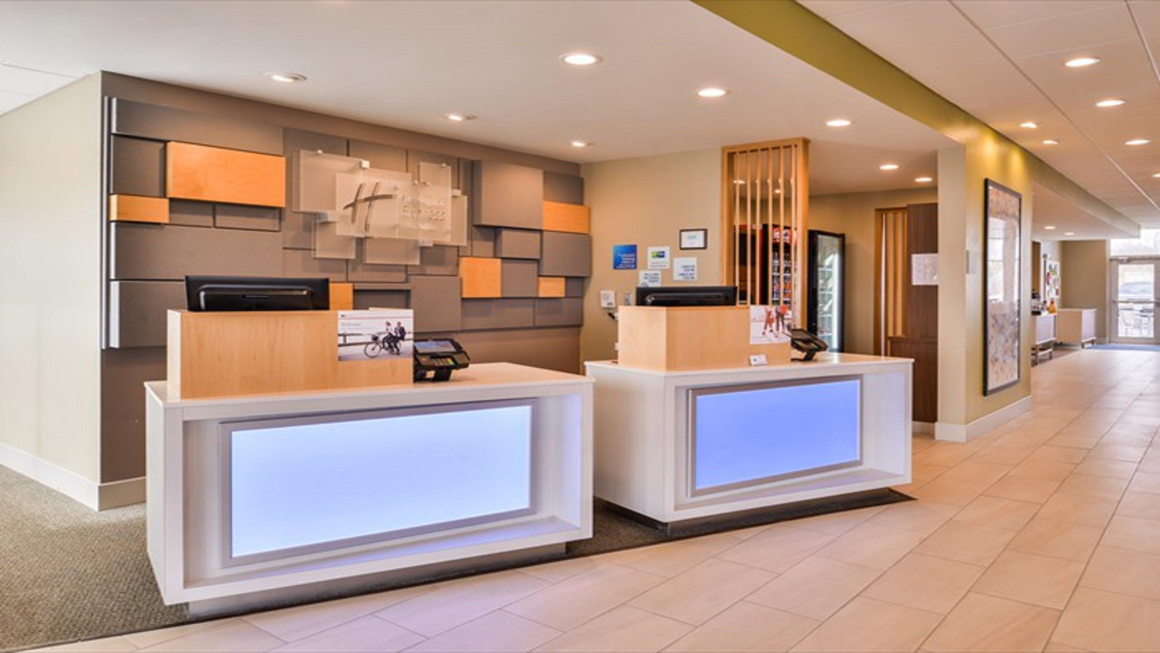 Holiday Inn Express & Suites - Parkersburg East By Ihg Exteriör bild